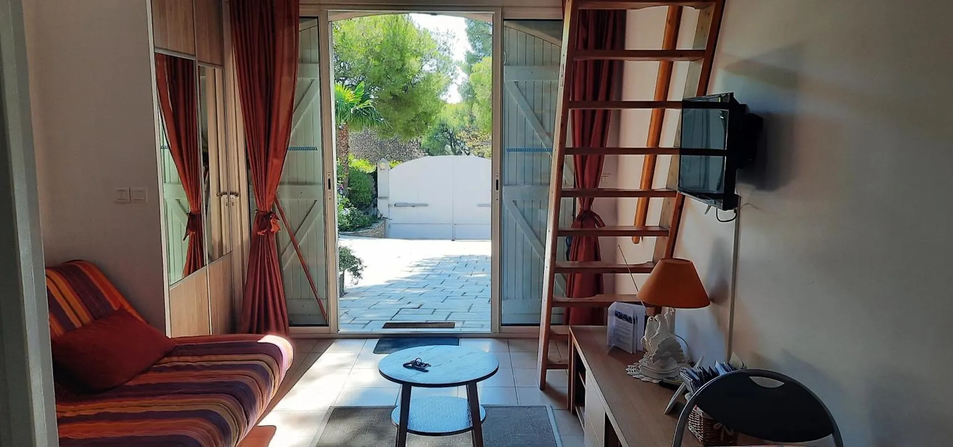 Appartement Studio Dans Villa De Charme, Piscine, Proche Plage Cassis France